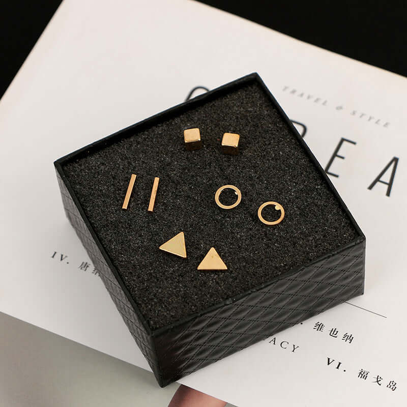 Geometric stud earrings round design gold