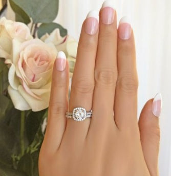 Fashion Ladies Inlaid Diamond Rings